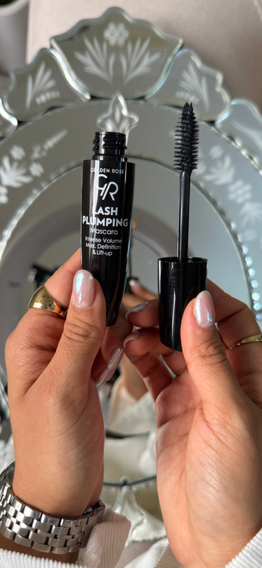 ریمل حجمدهنده گلدن رز مدل LASH PLUMPING با برس بزرگ پلاستیکی، ماندگاری طولانی، بافت یکنواخت و جداکننده مژه، حجمدهی و بلندکنندگی موثر، حجم 13 میلیلیتر